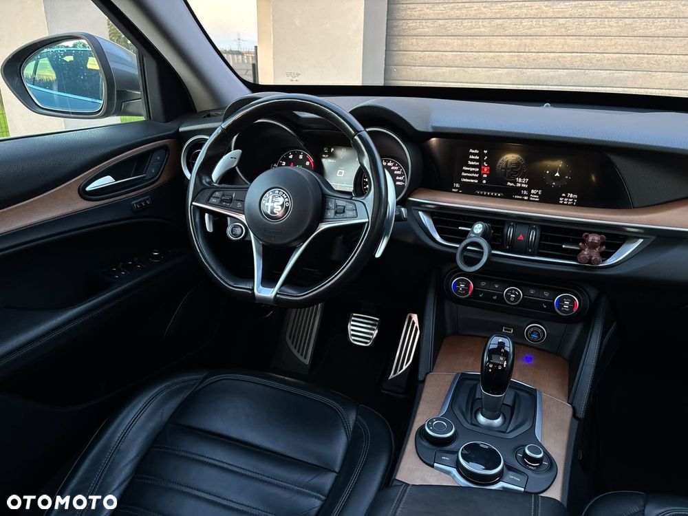Alfa Romeo Stelvio 2.0 Turbo 16V AT8-Q4 First Edition - 34