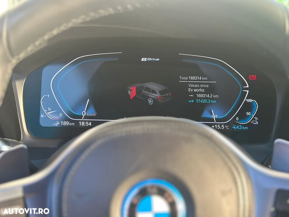 BMW Seria 3 330e Aut. M Sport - 33