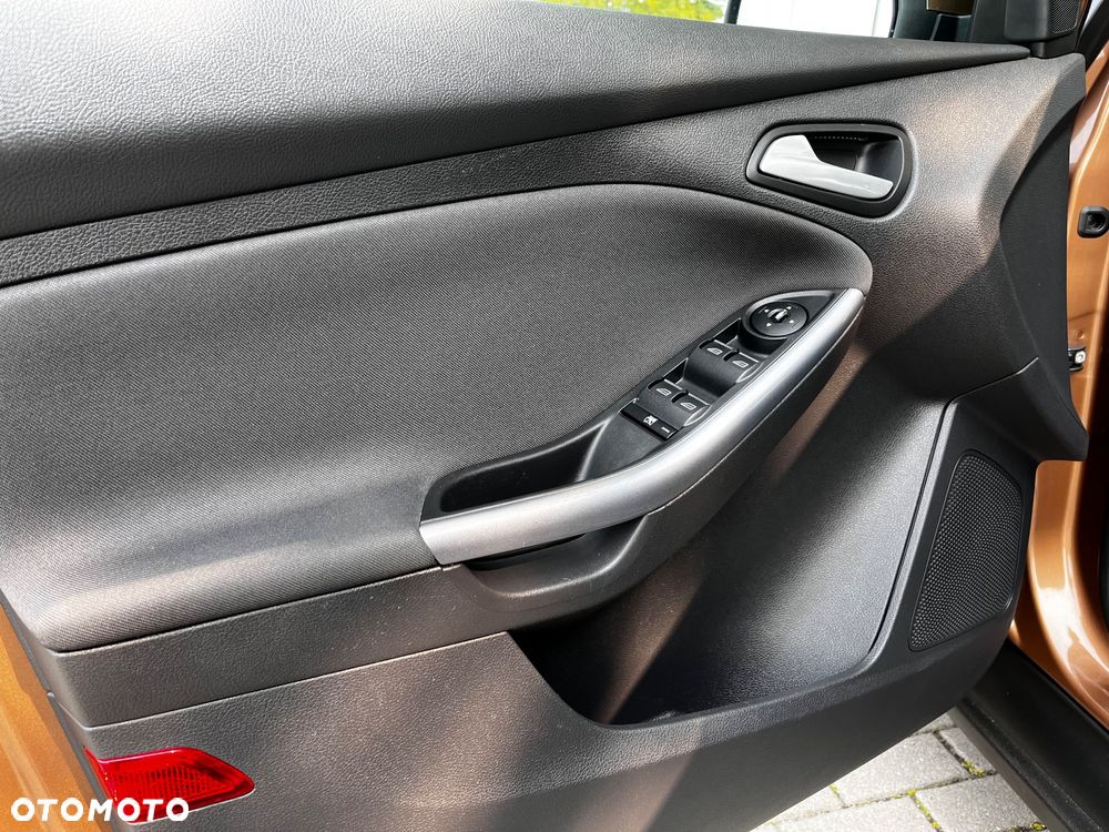 Ford Focus SW 1.0 EcoBoost S&S Titanium - 14