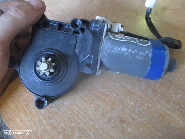Motor Elevador Vidro 0130821911 TOYOTA COROLLA 1998 1.6I 16V 110CV 5P CINZA FD TOYOTA COROLLA 1998 1.6I 16V 110CV 5P CINZA TE - 3