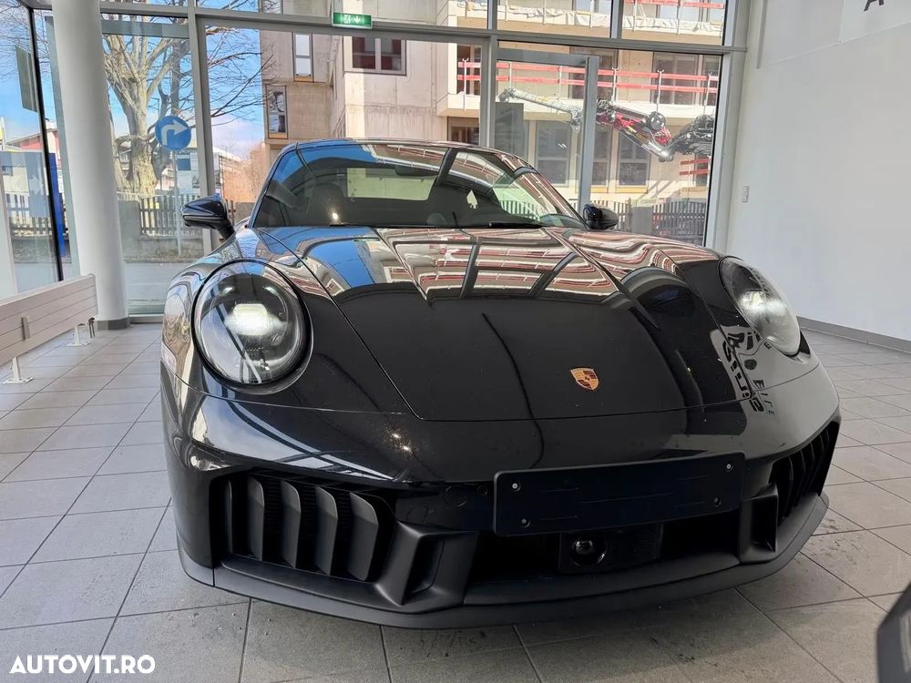 Porsche 911 Carrera 4 GTS PDK - 2