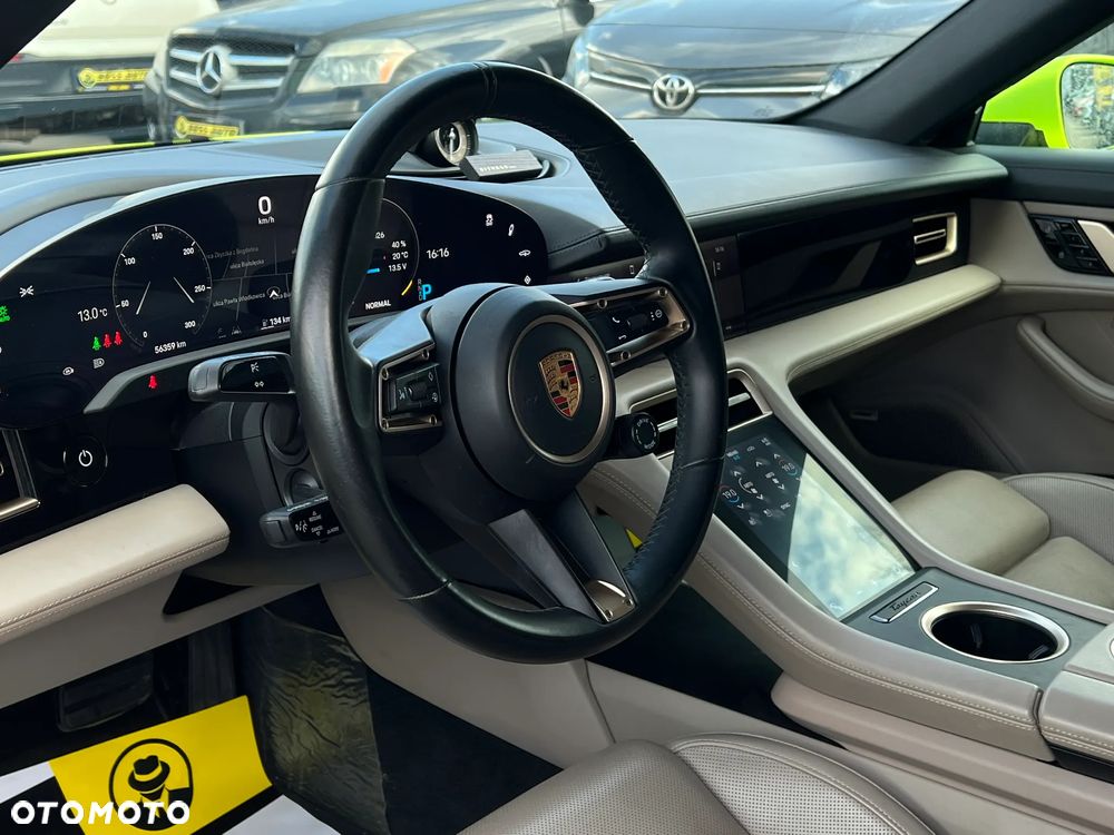 Porsche Taycan 4S - 14