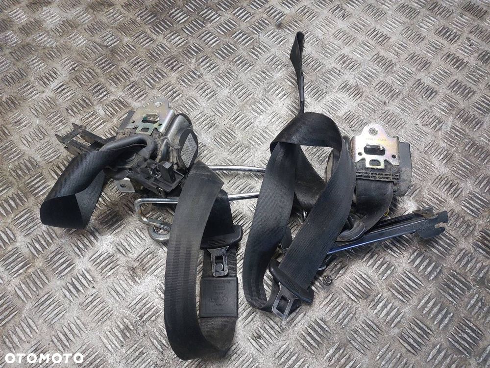 PAS BEZPIECZEŃSTWA LEWY + PRAWY PRZÓD AUDI A3 8P 3D 8P3857705 8P3857706B - 3