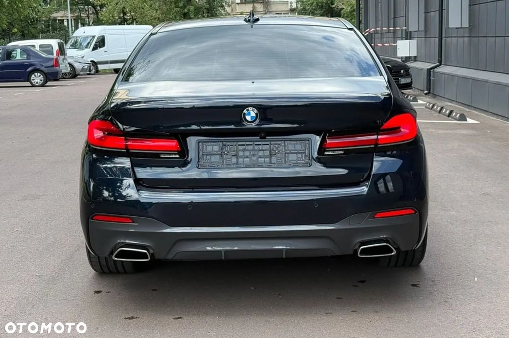 BMW Seria 5 530i xDrive M Sport Edition - 9