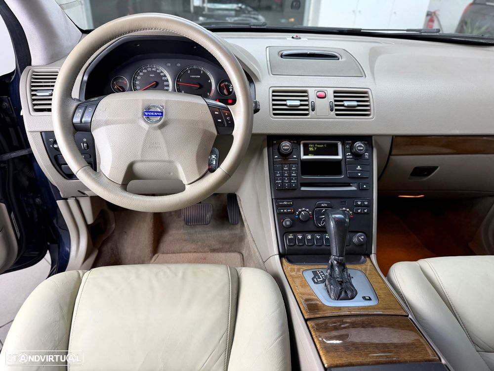 Volvo XC 90 2.4 D5 7L Nivel 3 Auto. - 16