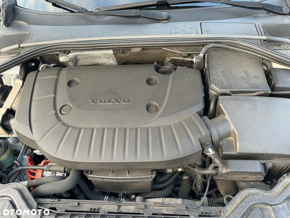 Volvo V60 D6 AWD Plug-in Hybrid Momentum - 19