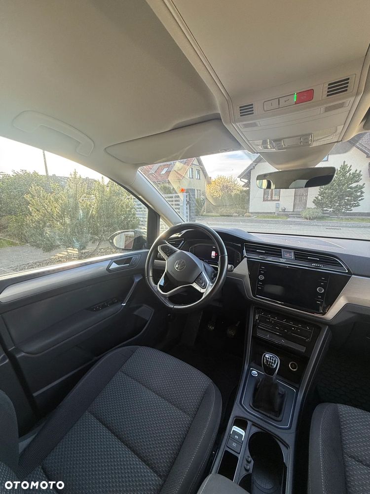 Volkswagen Touran - 10