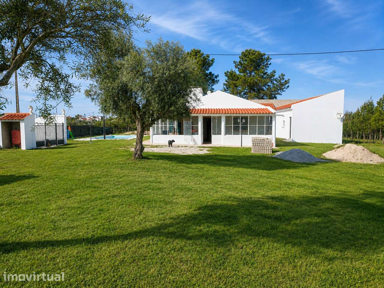 Herdade com mais de 10 000m2 e habitação com 10 quartos - Grande imagem: 2/8