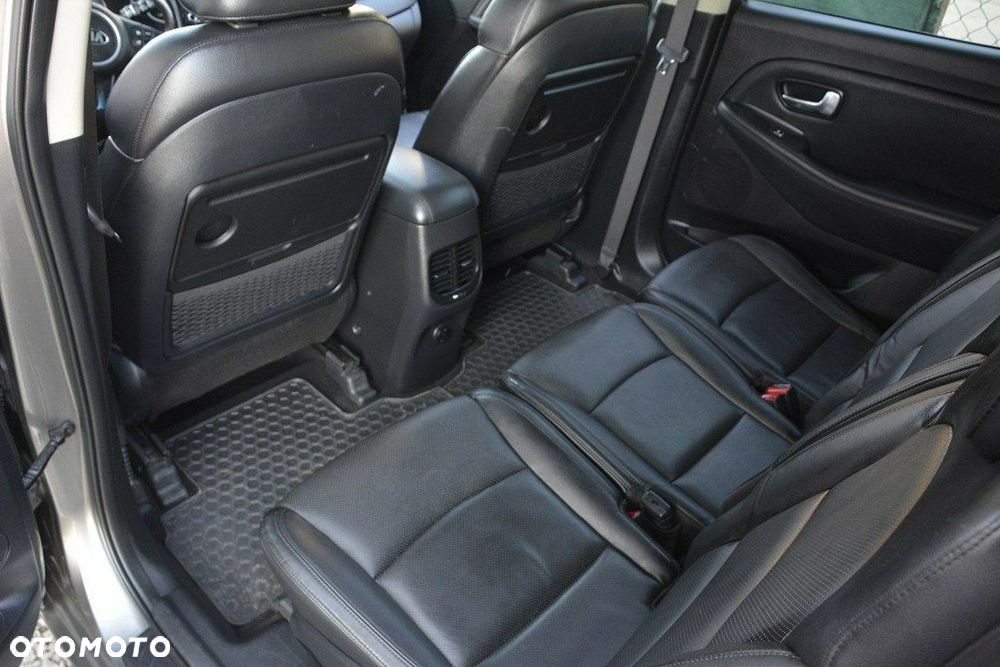 Kia Carens 1.7 CRDi L 7os - 29