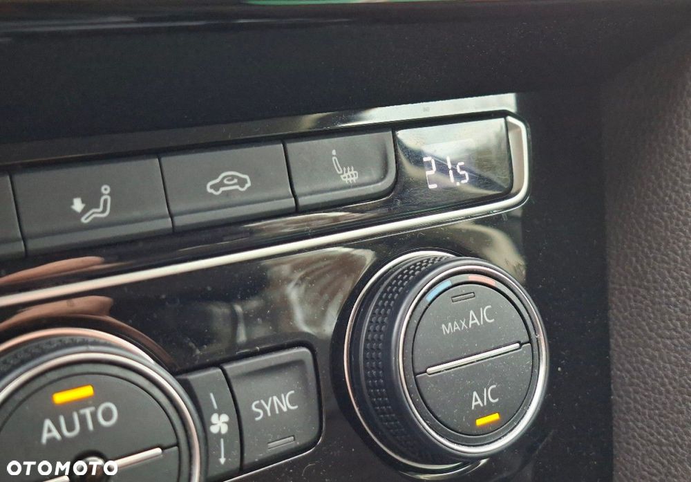 Volkswagen Passat - 37