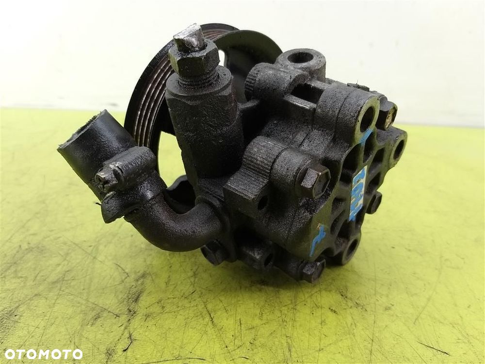 Pompa wspomagania Toyota Avensis II T25 2003-2006 - 3