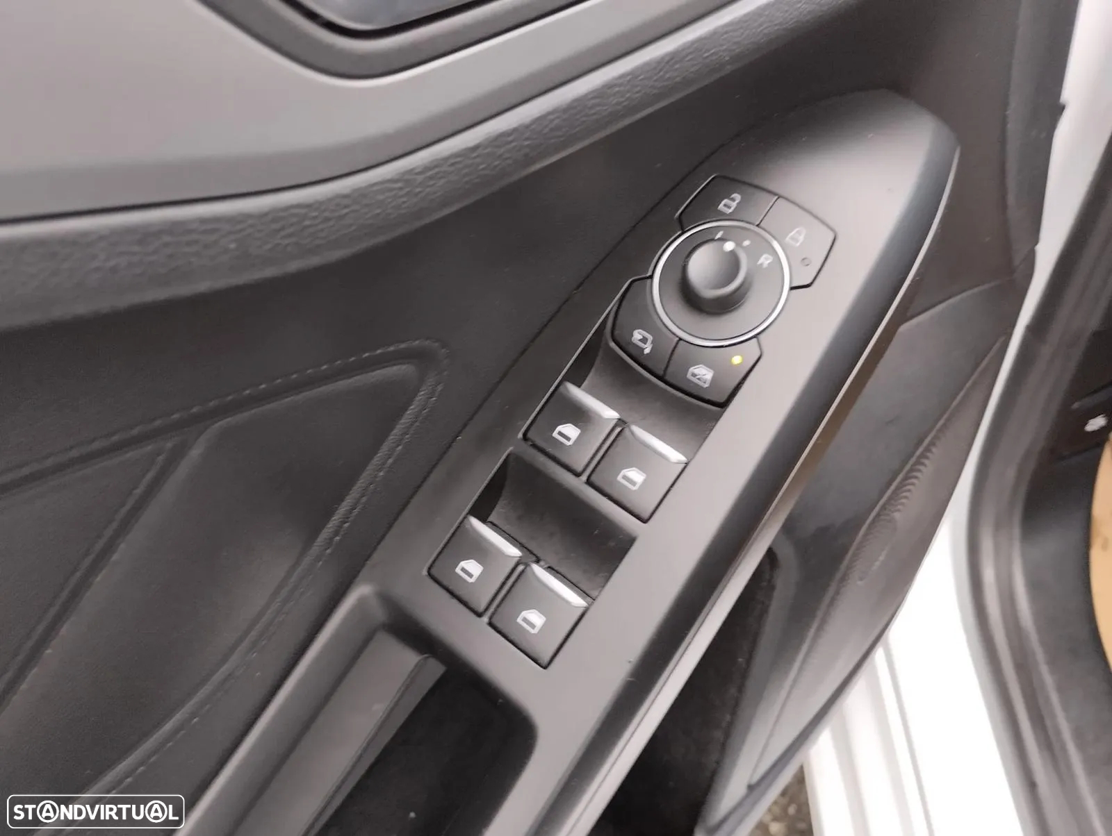 Ford Focus 1.0 EcoBoost MHEV ST-Line - 17