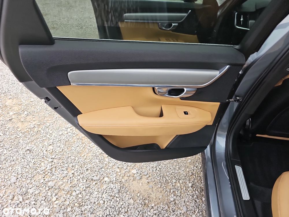 Volvo V90 D4 Momentum - 26