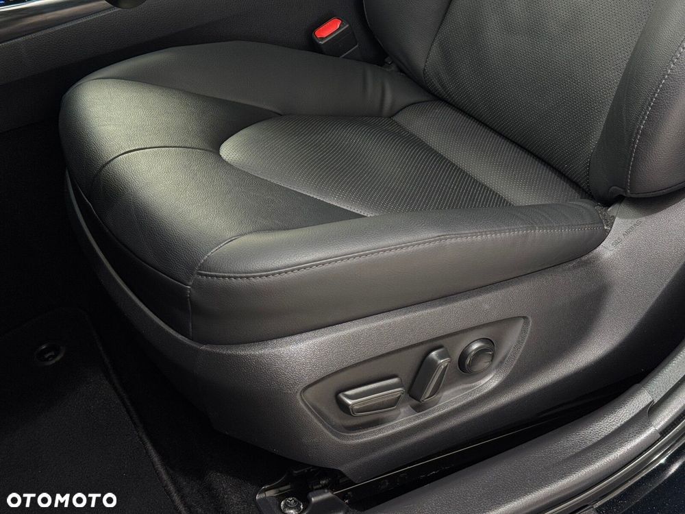 Toyota Camry 2.5 Hybrid Executive CVT - 11