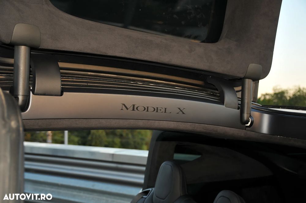Tesla Model X - 27