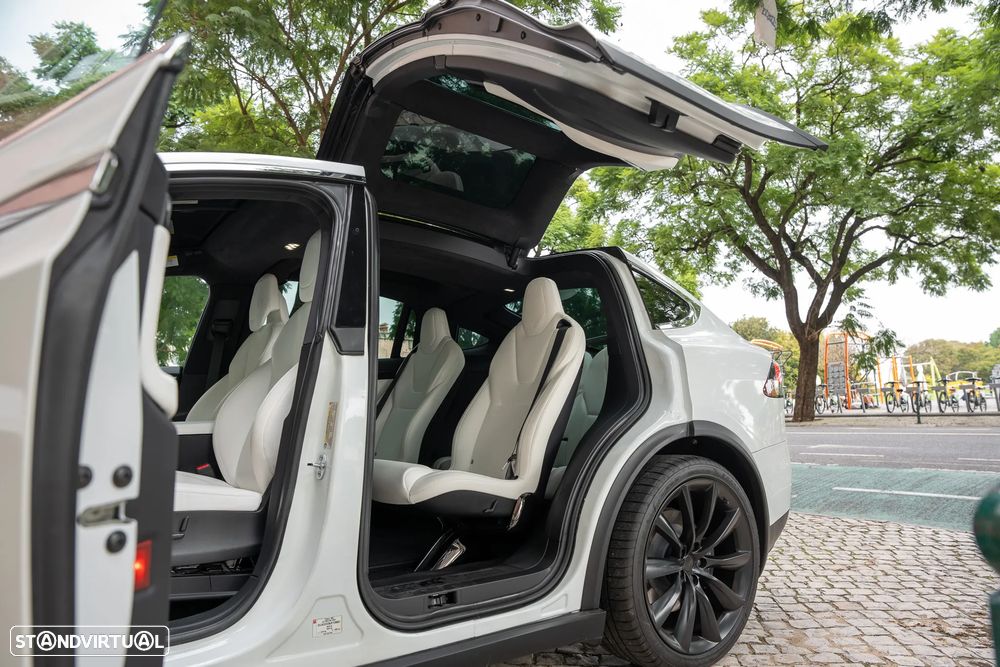 Tesla Model X 100D - 11