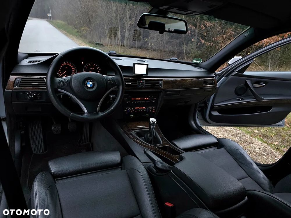 BMW Seria 3 320i - 37
