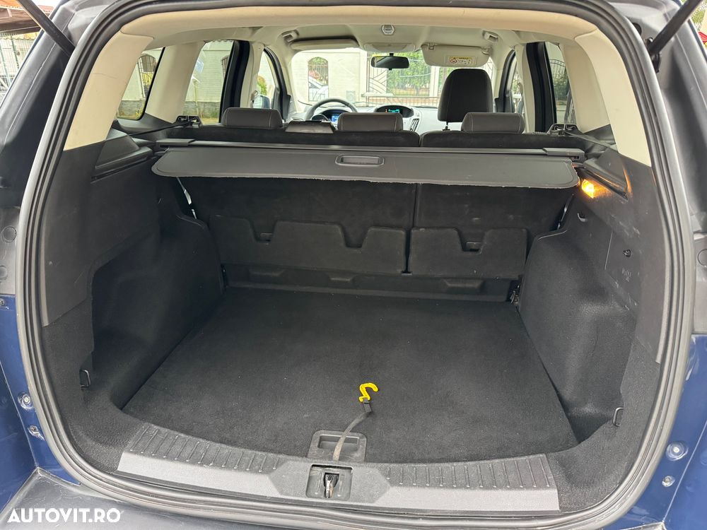 Ford Kuga - 10