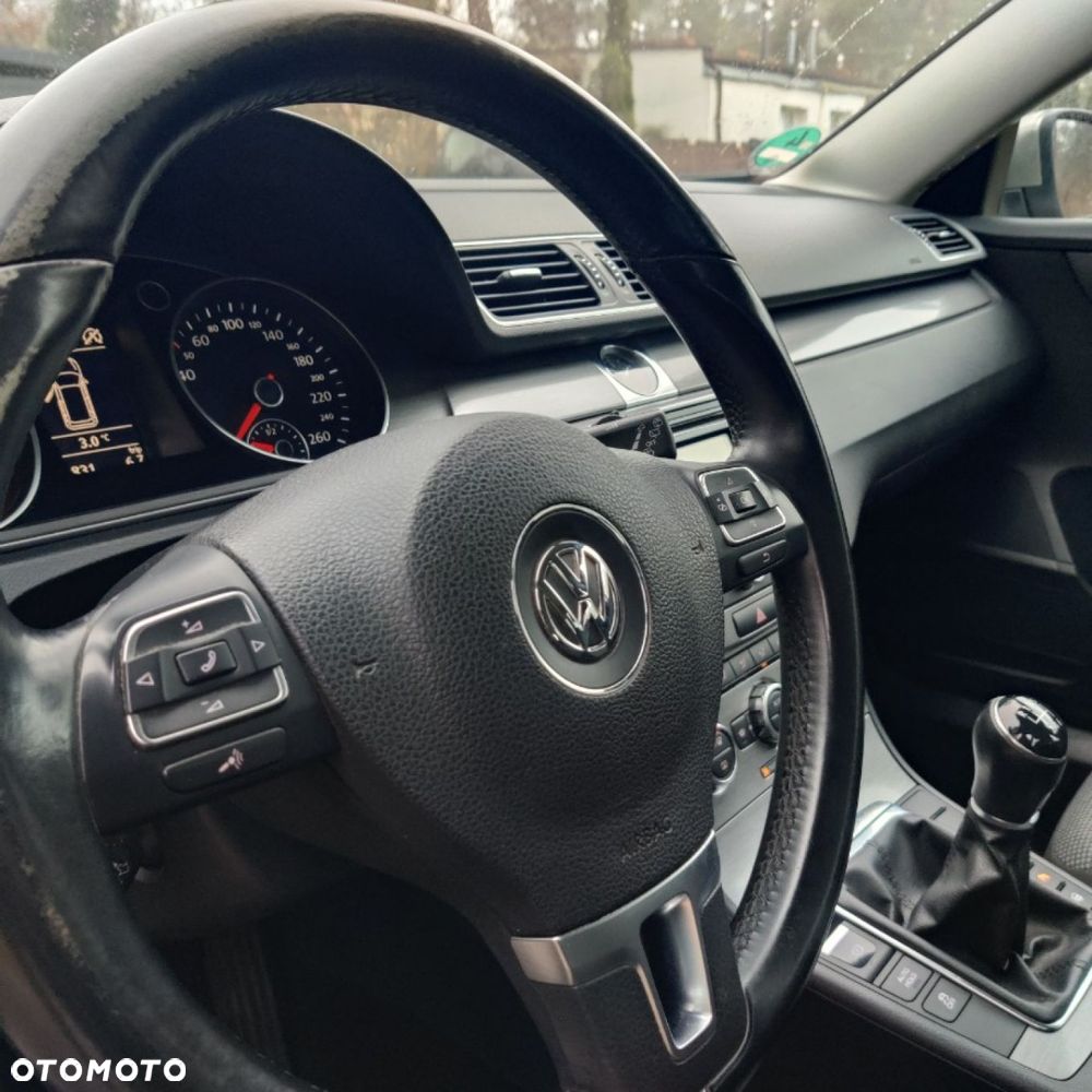 Volkswagen Passat - 33