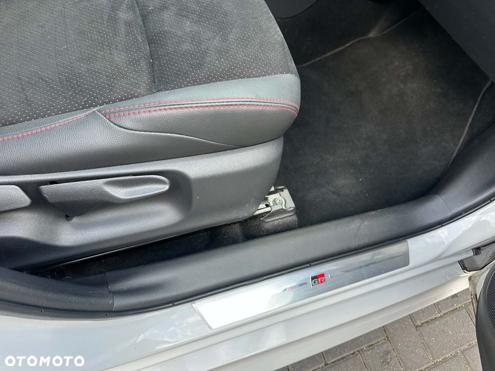 Toyota Yaris Hybrid 1.5 GR Sport - 19