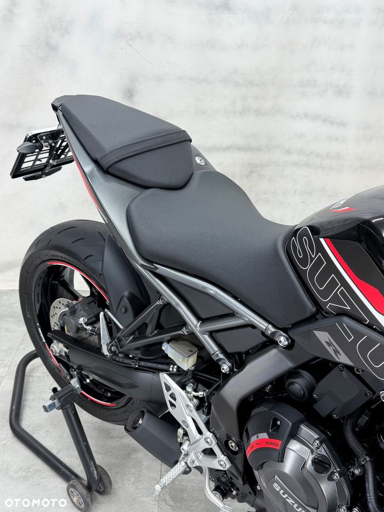 Suzuki GSX - 8