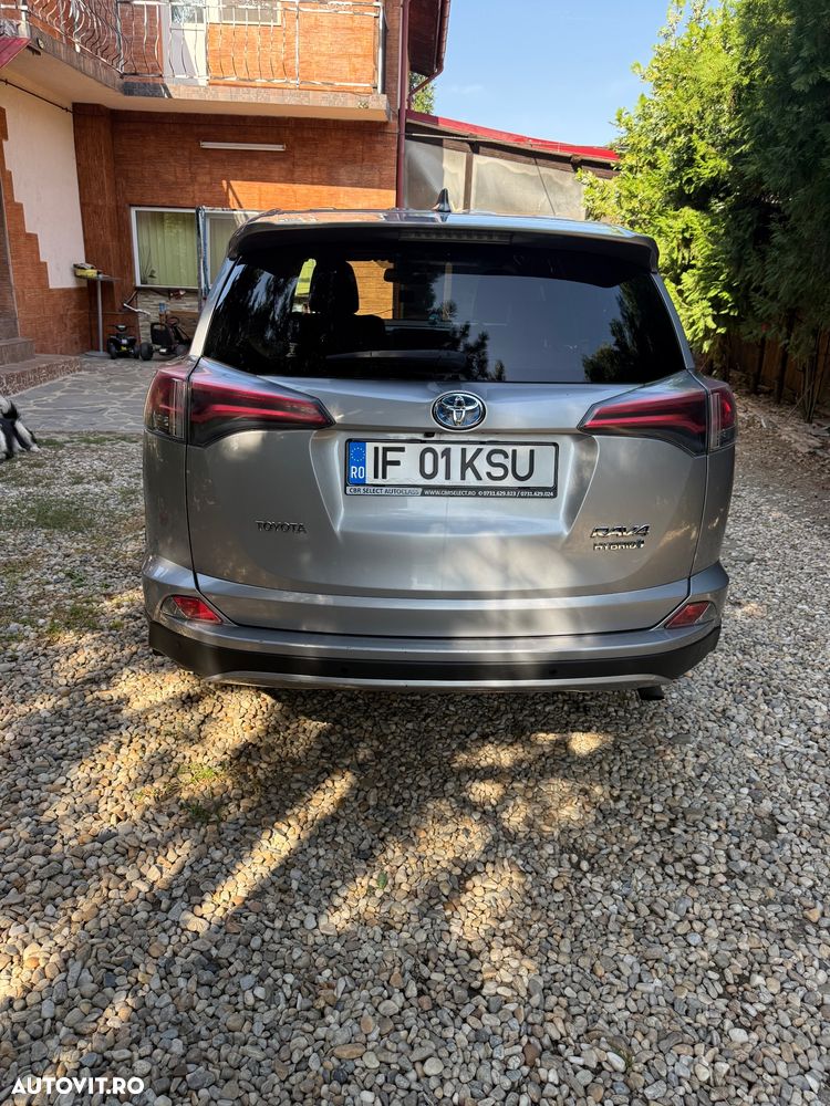 Toyota RAV4 - 6