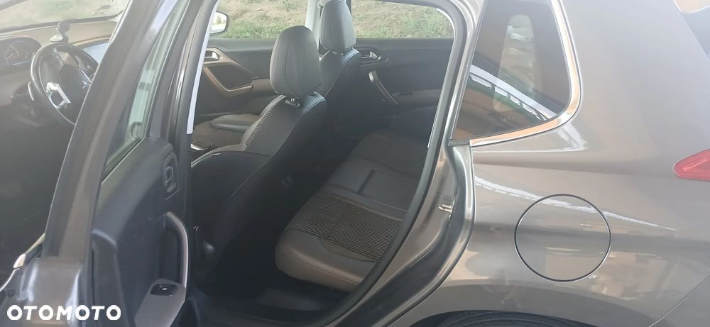 Peugeot 2008 - 8