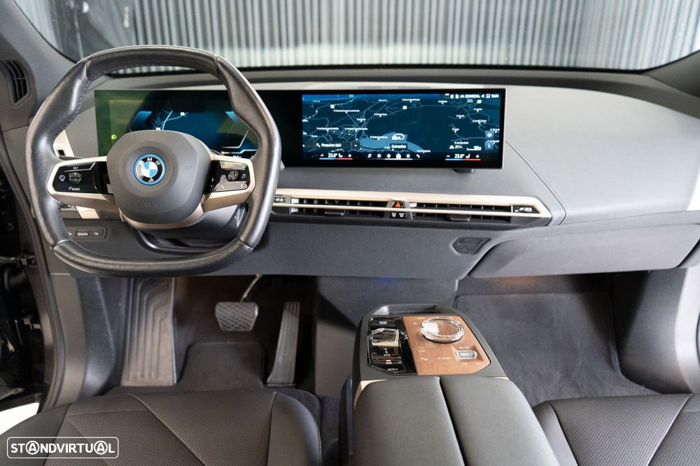 BMW iX xDrive 50 Pack Desportivo - 48