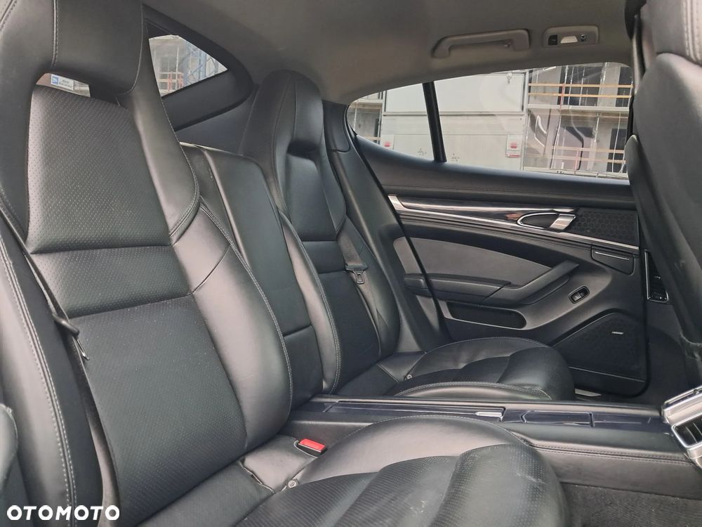 Porsche Panamera 4 PDK - 12