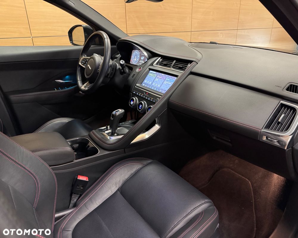 Jaguar E-Pace 2.0 i4P AWD R-Dynamic - 11