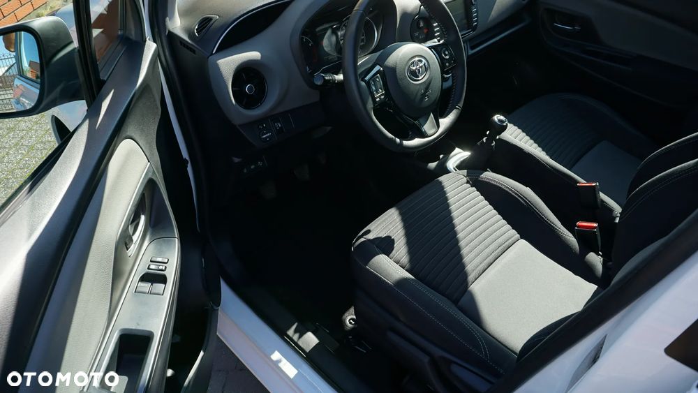 Toyota Yaris 1.5 Premium - 11
