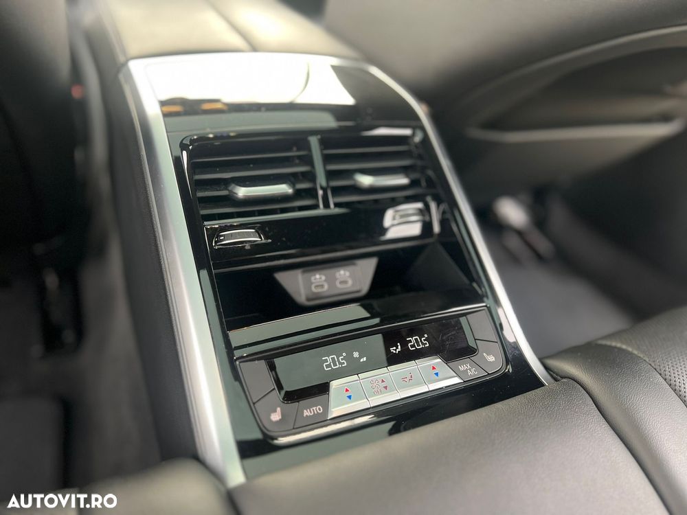 BMW Seria 8 840i - 24