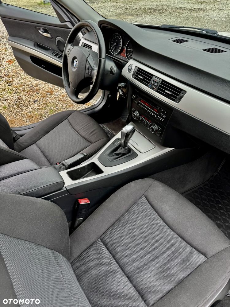 BMW Seria 3 318d - 17