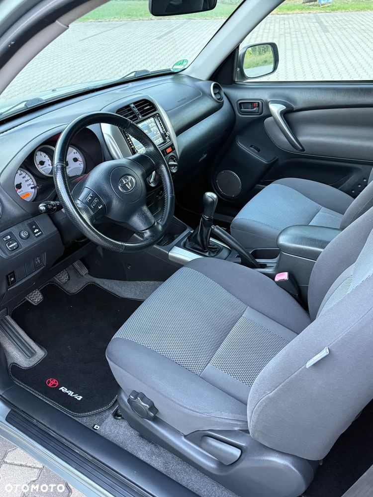 Toyota RAV4 - 16