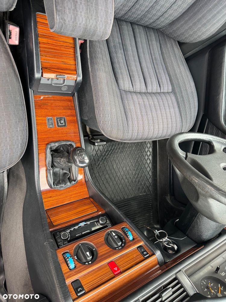 Mercedes-Benz W124 (1984-1993) - 23