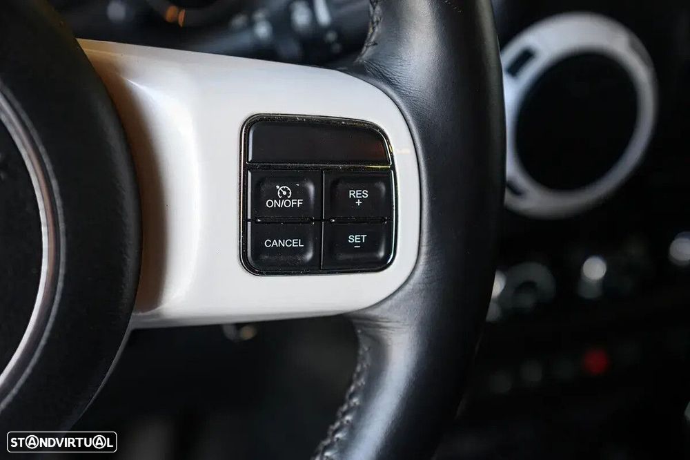 Jeep Wrangler 2.8 CRD Auto Sport - 32