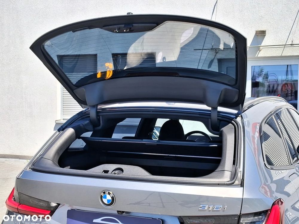 BMW Seria 3 318i M Sport - 29
