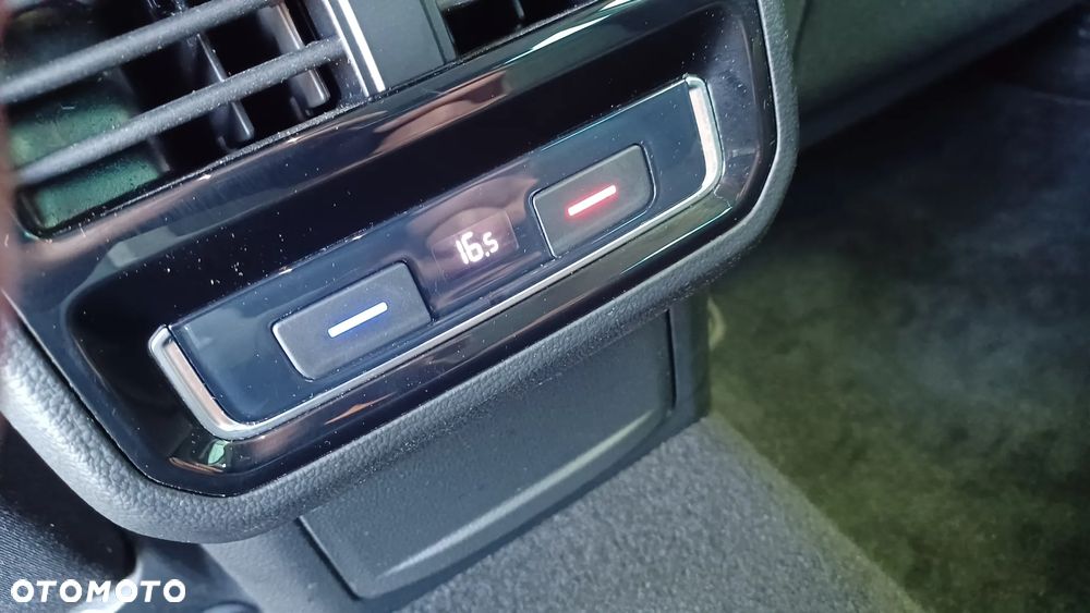 Volkswagen Passat - 11