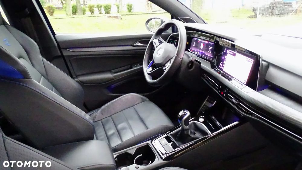 Volkswagen Golf - 33