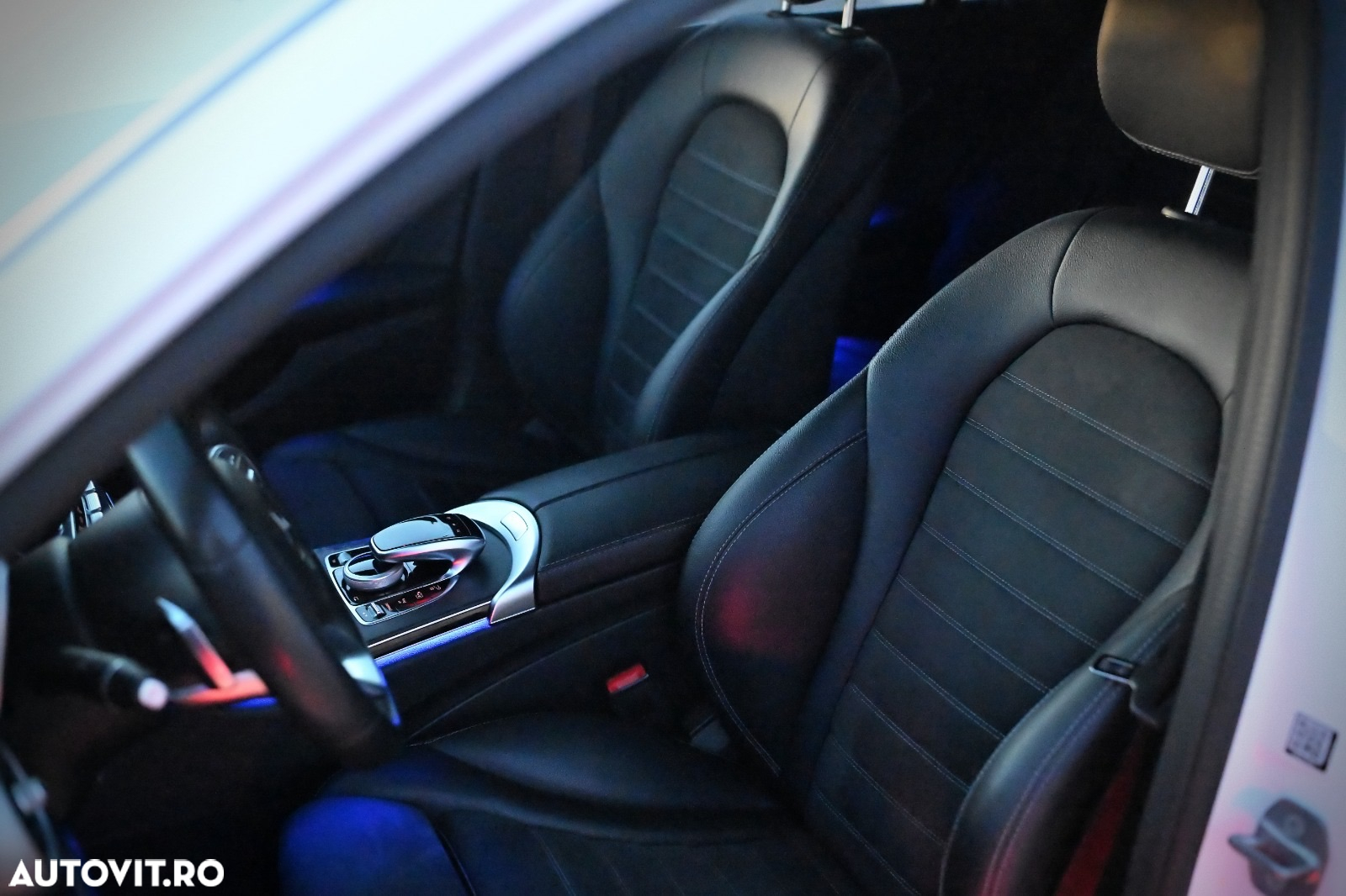 Mercedes-Benz C 300 e 4Matic 9G-TRONIC AMG Line - 29