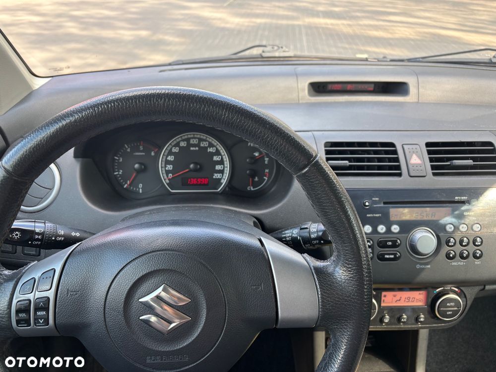Suzuki Swift 1.3 DDiS Comfort - 4