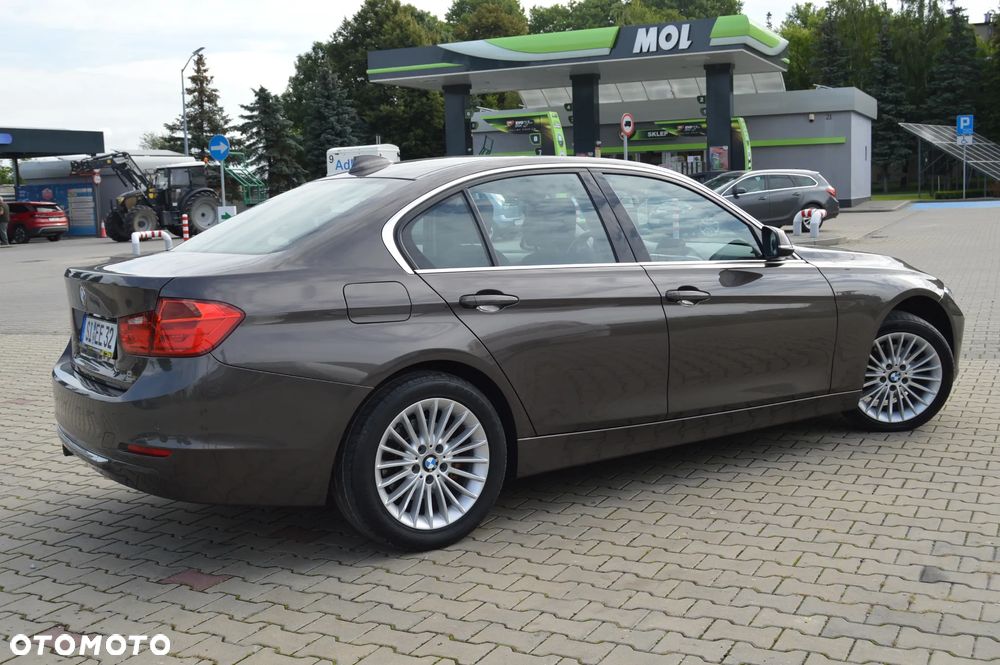 BMW Seria 3 318d Luxury Line - 19