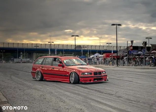BMW Seria 3 330i Touring - 14