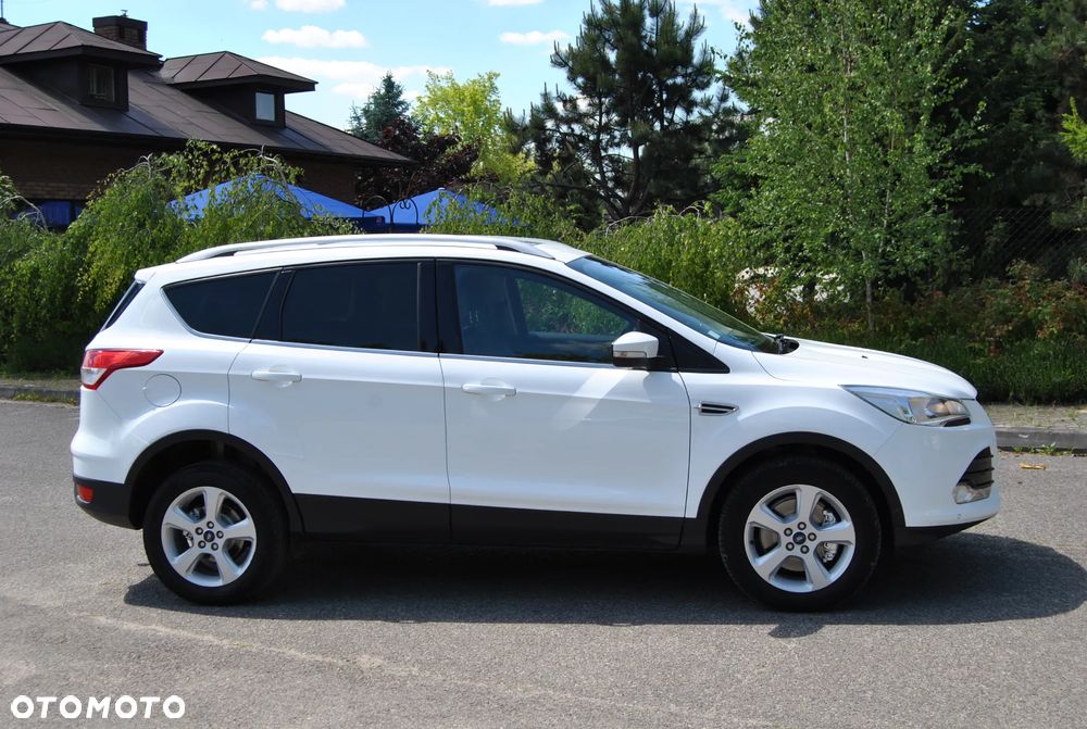 Ford Kuga 2.0 TDCi 2x4 Titanium - 4