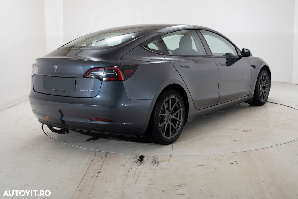 Tesla Model 3 - 3