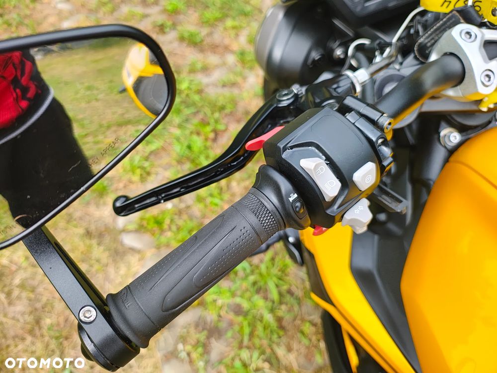 Triumph Street Triple - 15