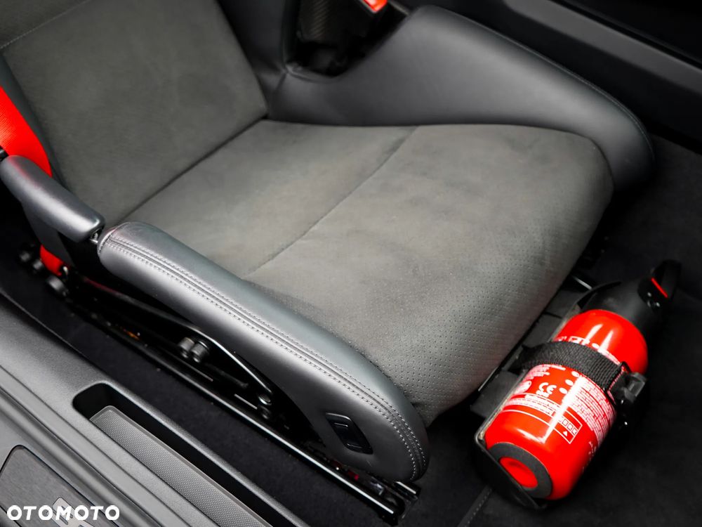 Porsche 911 Carrera GTS - 28