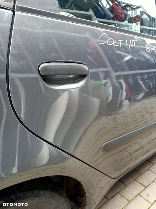 Drzwi Prawe Tylne Prawy Tył Mitsubishi Colt VI Kolor: INT - 5