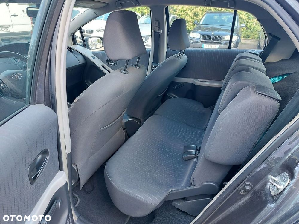 Toyota Yaris - 10