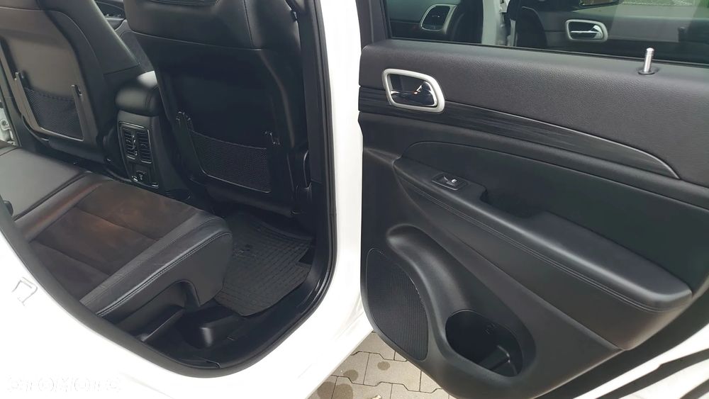 Jeep Grand Cherokee - 19